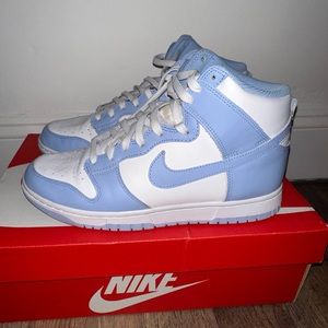 Women’s white/aluminum nike dunk high